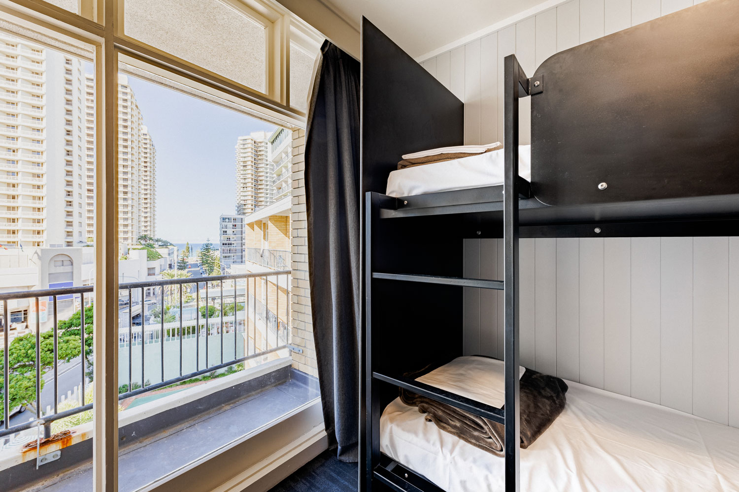 Bunk Backpackers Surfers Paradise 6 Share Dorm